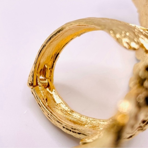 New Zara Gold Phoenix Cuff Bracelet ✨✨ with gift box 🎁 - Picture 5 of 8